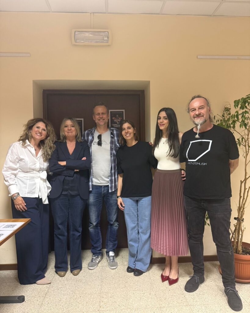 Antonella Valitutti, Giorgia De Luca, Emerenziana Sinagra, Fabio Pin di OAS insieme a Daniela Preziosi e Mirko Melchiorre